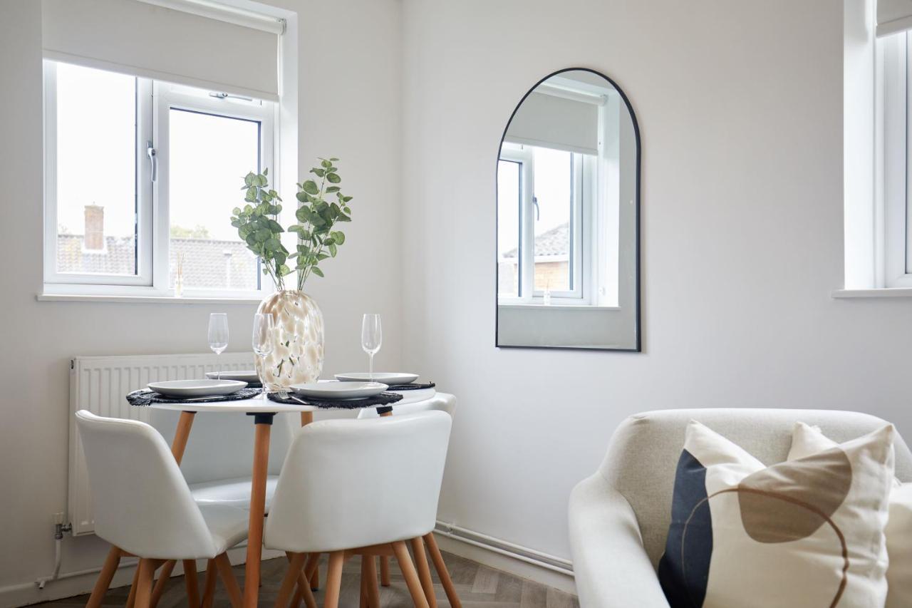 نورويش Stylish 2 Bed Apartment With Beautiful Garden المظهر الخارجي الصورة